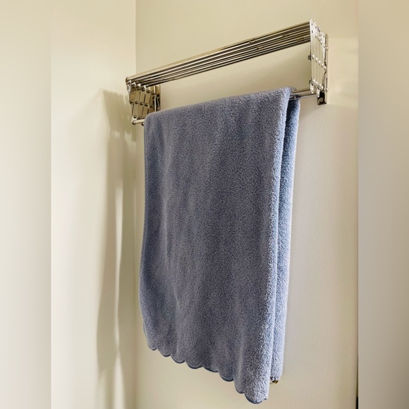 BrandNew (Unopened) Accordion Wall hanger/rack 17-32”adjustable - Picture 8 of 8